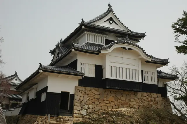 The small white keep of Bitchu Matsuyama Castle on its stone base