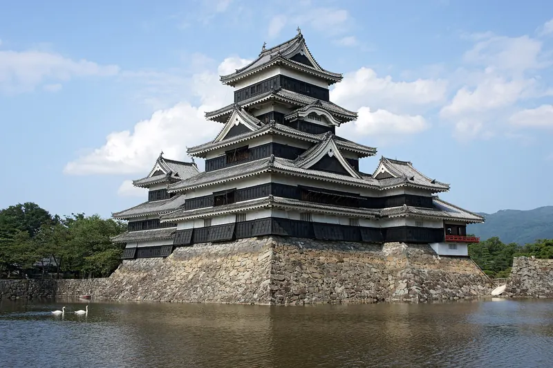 The black-and-white keep of Matsumoto Castle above its moat